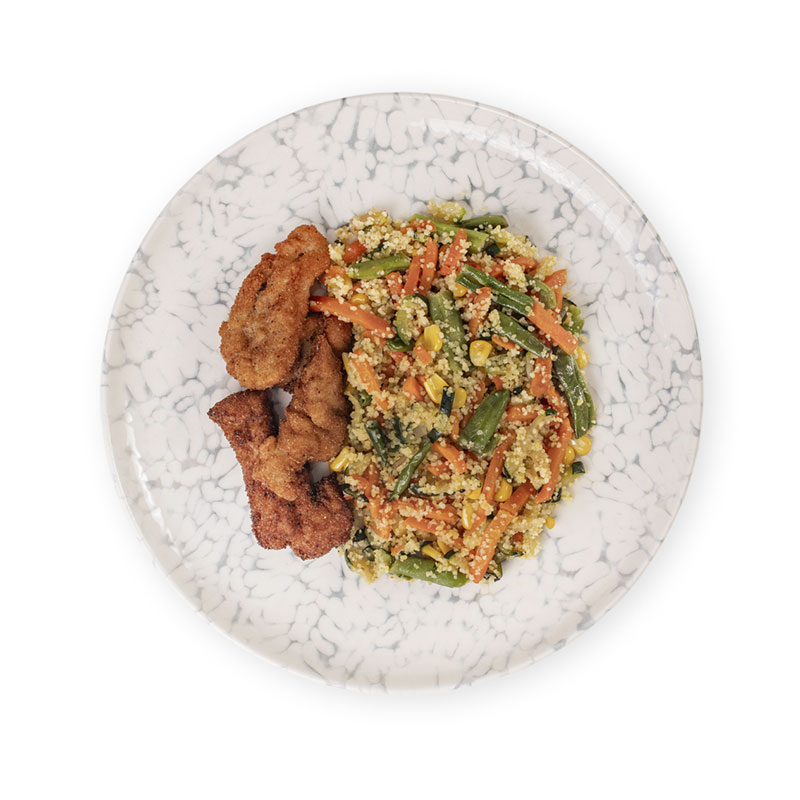 Pollo empanado al curri