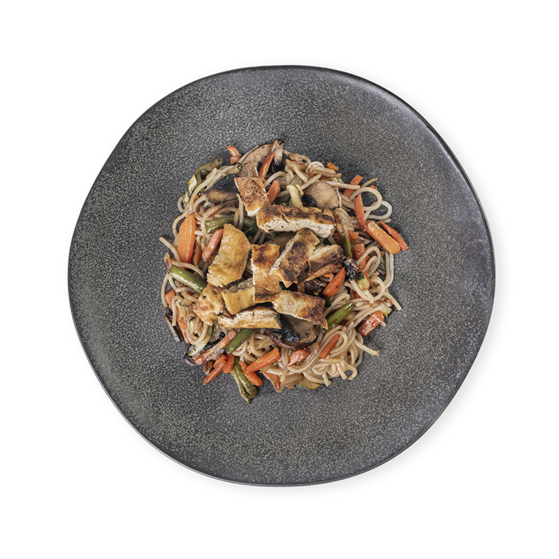 Noodle de arroz con verduras y tofu