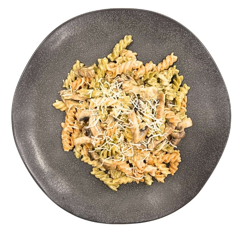Espirales con salsa de brocoli, setas y huevo cocido