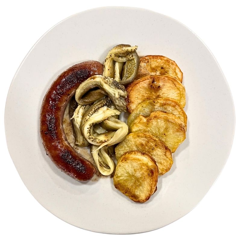 Butifarra con berenjena escalivada con patatas