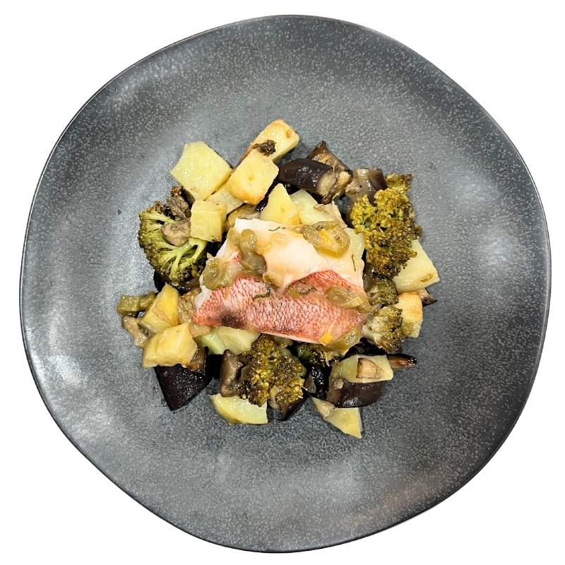 Gallineta con verduras y patatas