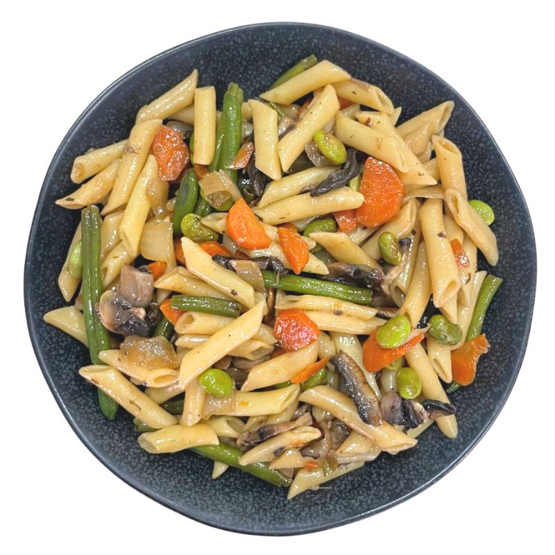 Macarrones asian style con verduras, setas y edamame