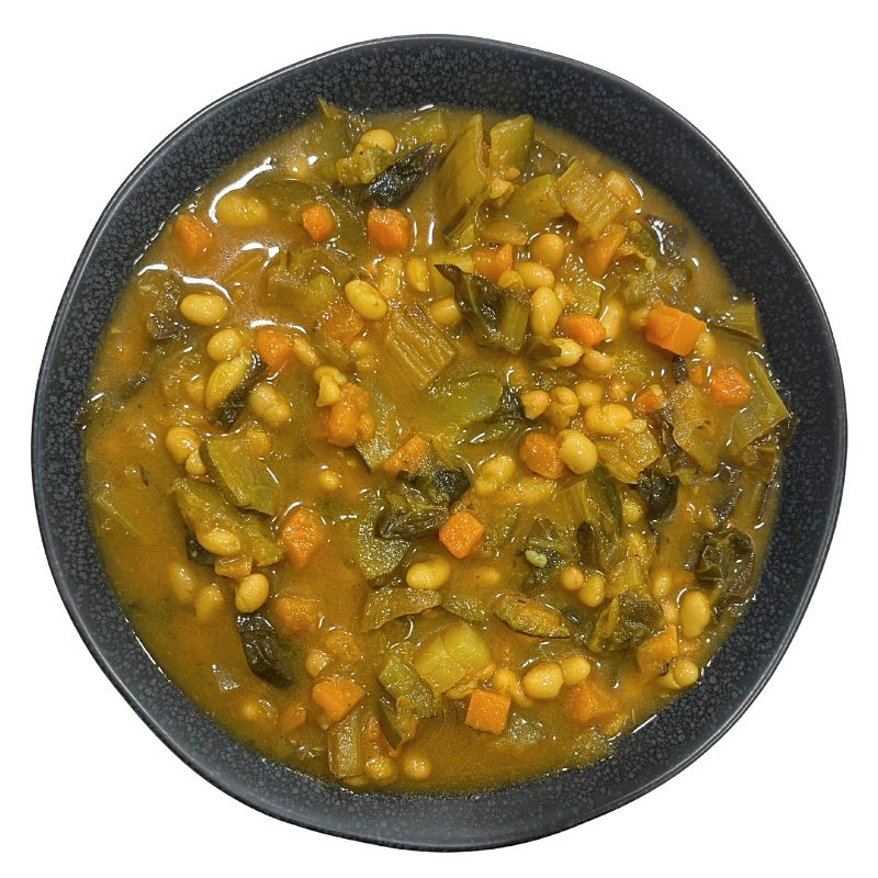 Alubias blancas con curri, coco y tomate