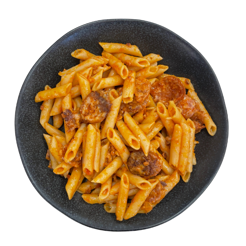 Macarrones con tomate, coco y chorizo