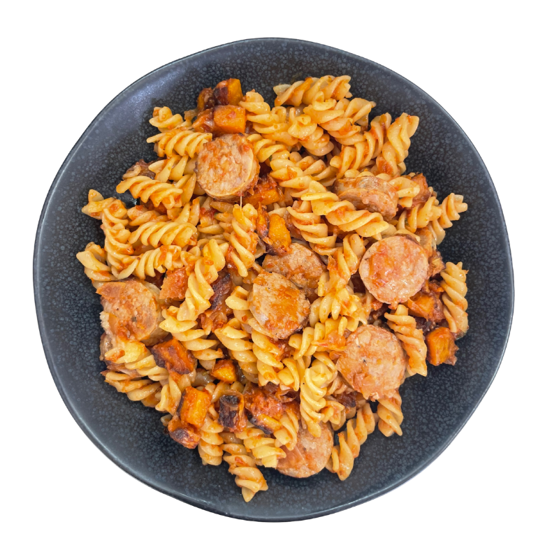 Pasta con butifarra y tomate