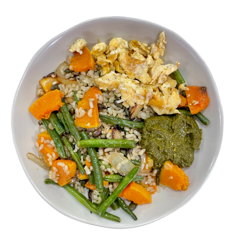 Arroz integral con crema de espinacas india y huevo